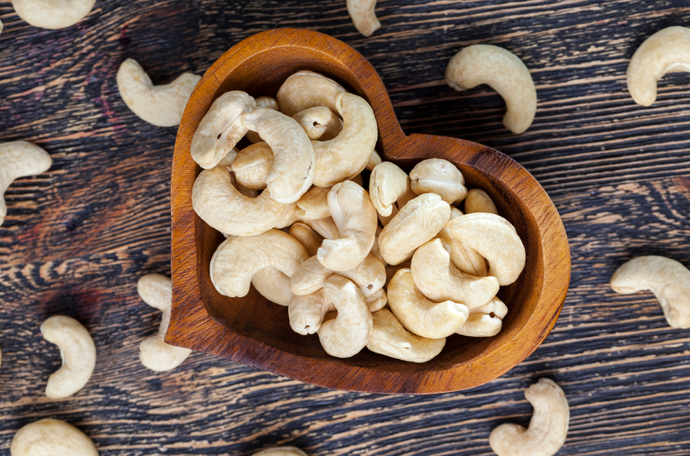 Crunchy cashews in a heart-shaped bowl